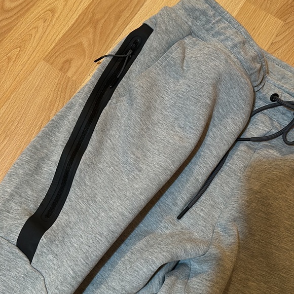 Nike Tech Fleece Grey Joggers (Mens L) - Picture 3 of 6
